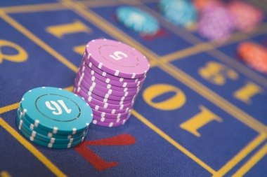 Domino QQ tiles and hand rankings displayed on kongsi88 live dealer table